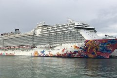 1200px-Genting_Dream_at_Marina_Bay_Cruise_Centre_cropped